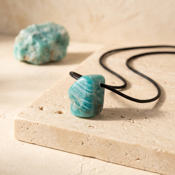 Pendentif pierre roulée percée en amazonite bleu vert, idée cadeau bijou en pierre naturelle