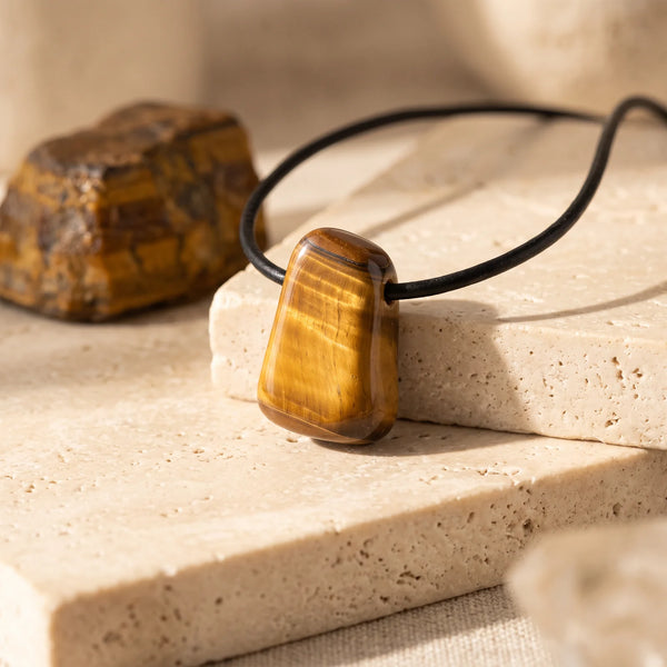 Pendentif pierre roulée en œil de tigre doré et brun, pierre véritable sur cordon noir ciré