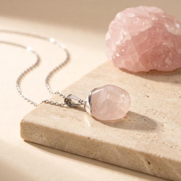 Pendentif quartz rose roulé, idée cadeau bijou en pierre naturelle pour femme