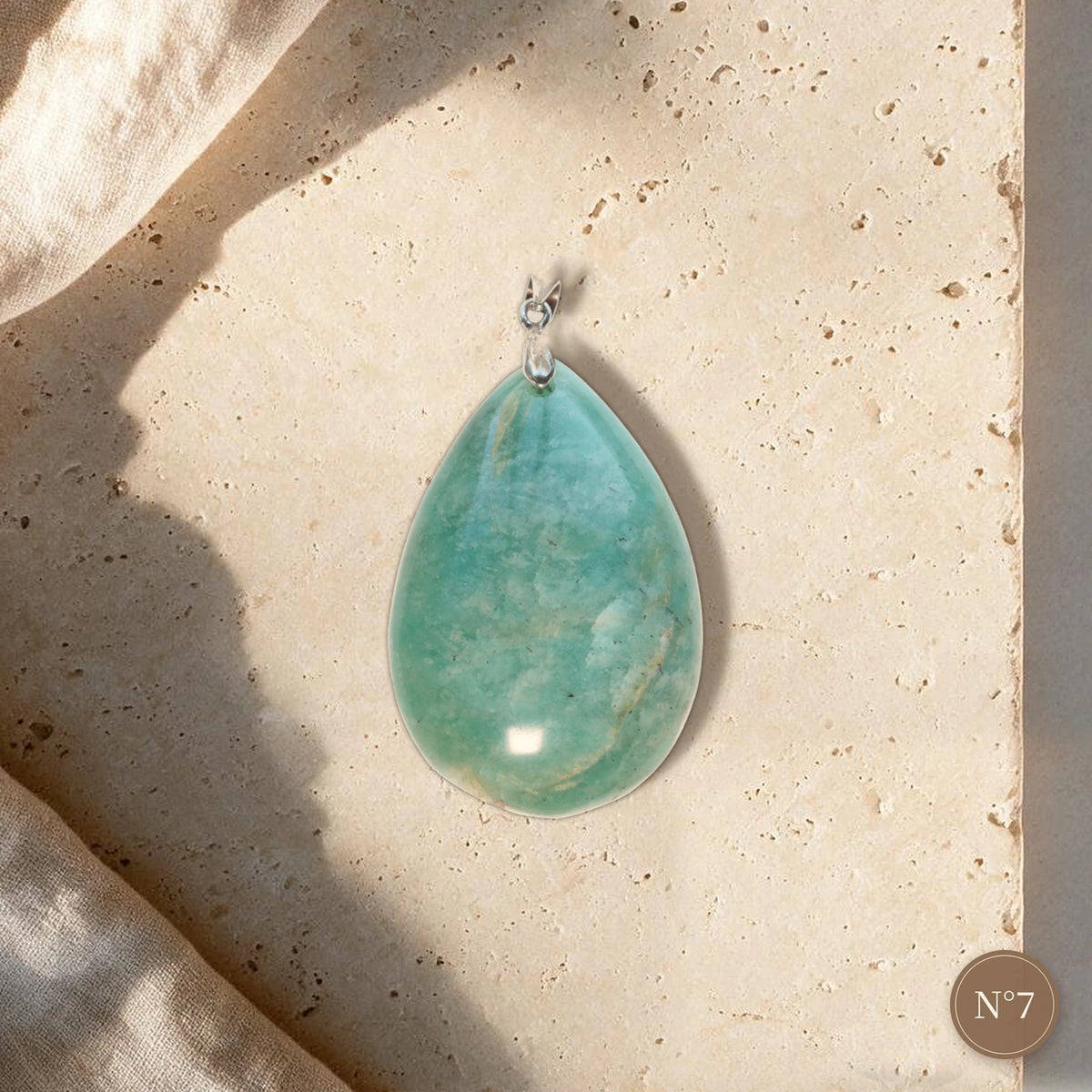 Collier amazonite femme N°7, goutte large turquoise traversée de stries claires