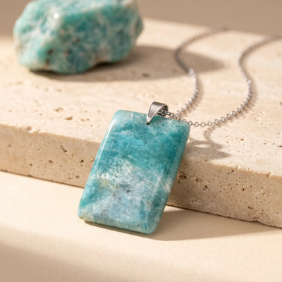 Pendentif pierre plate en amazonite bleu turquoise, pierre véritable sur chaîne argentée