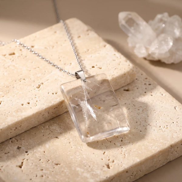Pendentif pierre plate en quartz transparent, bijou de lithothérapie sur chaîne argentée