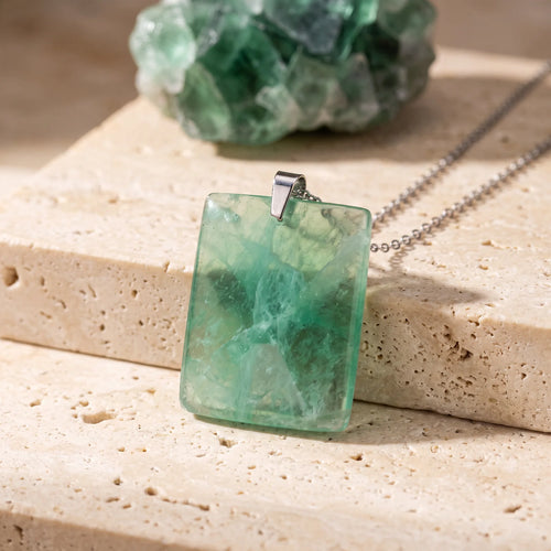 Pendentif Pierre Plate en Fluorine Verte Naturelle, Chaîne ou Cordon au Choix