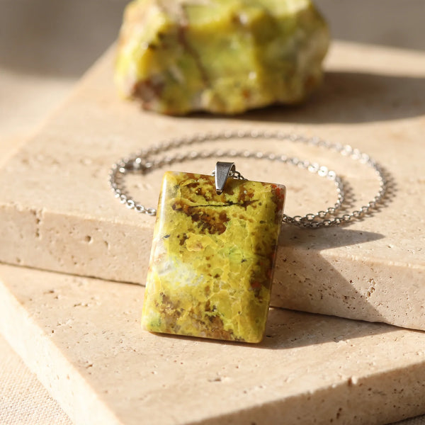 Pendentif pierre plate en opale verte et ocre, idée cadeau bijou en pierre naturelle