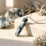 Pendentif Pointe Agate Arbre de 3 cm, Blanche Veinée de Vert