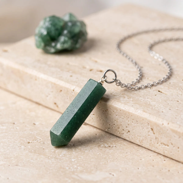 Pendentif pointe en aventurine verte pailletée, pierre véritable sur chaîne