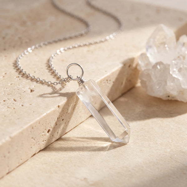 Pendentif pointe en cristal de roche transparent, bijou de lithothérapie sur chaîne
