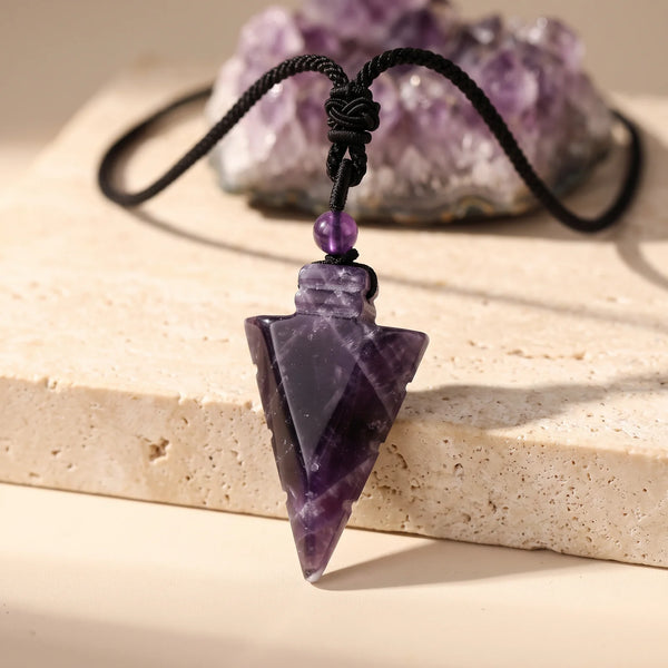 Pendentif pointe de flèche en améthyste véritable sur cordon noir ajustable