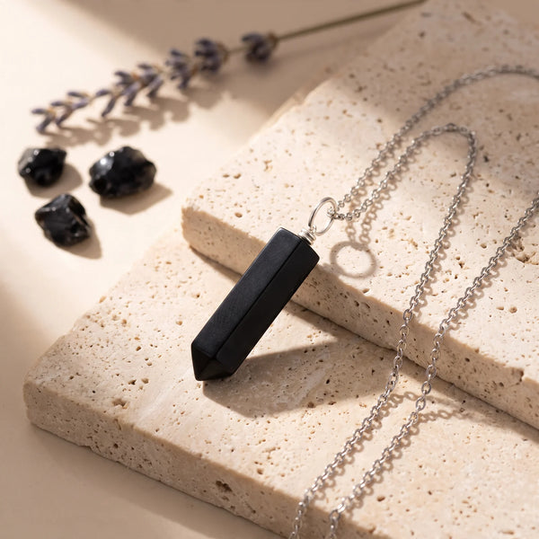 Pendentif pointe en onyx noir poli, pierre véritable sur chaîne argentée