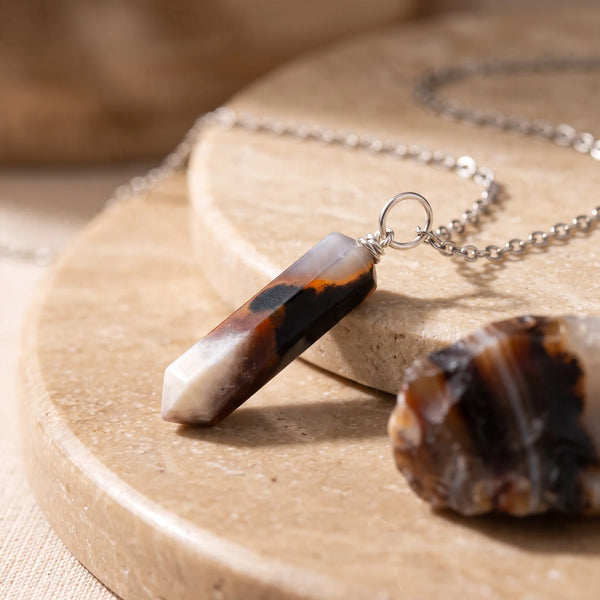 Pendentif pointe en sardonyx brune, noire et blanche, idée cadeau en pierre naturelle