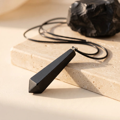 Pendentif Pointe en Shungite Naturelle de 5 cm, Chaîne ou Cordon au Choix