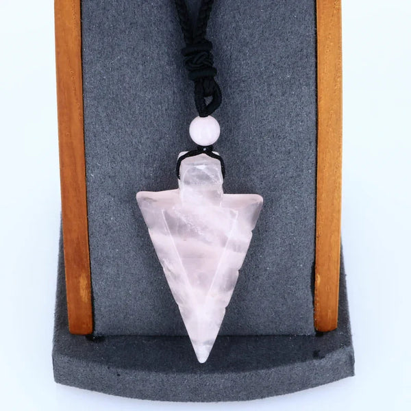 Pendentif quartz rose sur cordon noir réglable