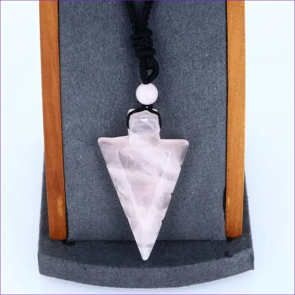 Collier-pendentif en quartz rose naturel en forme de flèche | La Pierre Fr