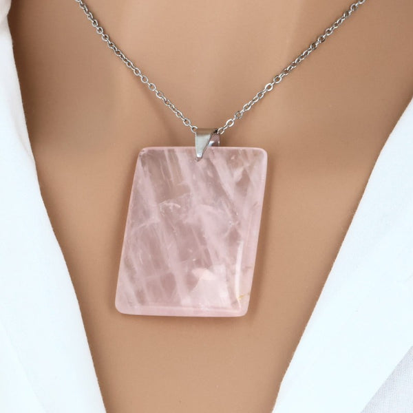 pendentif pierre plate quartz rose nuances tendres