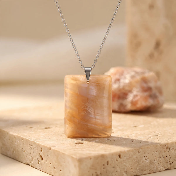 Pendentif plaque en pierre de lune pêche, pierre véritable sur chaîne acier argentée