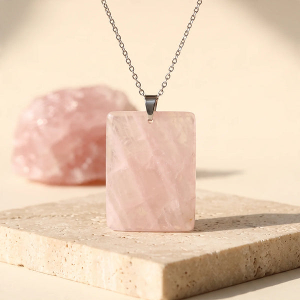 Pendentif plaque rectangulaire en quartz rose, idée cadeau bijou en pierre naturelle