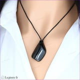 Pendentif en Shungite naturelle, pierre roulée unique. Pierre de protection électromagnétique , ancrage. Livré avec cordon. Qualité supérieure.
