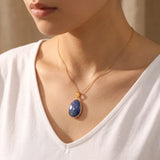 Pendentif Pierre Bleue en Sodalite FACETTA®, Ovale Facetté sur Chaîne Dorée