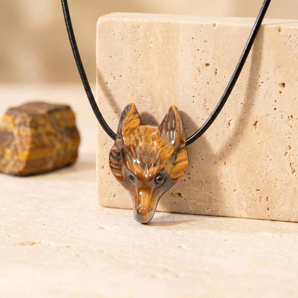 Pendentif tête de loup sculptée en œil de tigre, idée cadeau en pierre naturelle