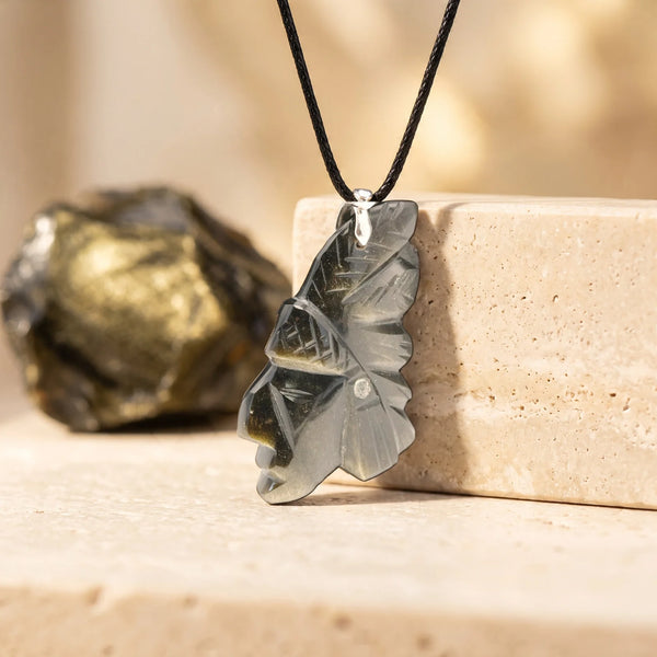 Pendentif tête de chef indien sculptée dans l'obsidienne dorée, bélière argentée