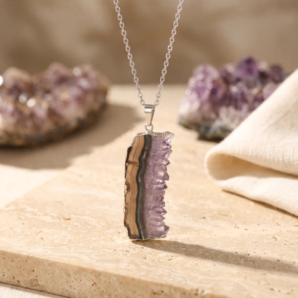Pendentif tranche d'améthyste brute au montage argenté, bijou de lithothérapie