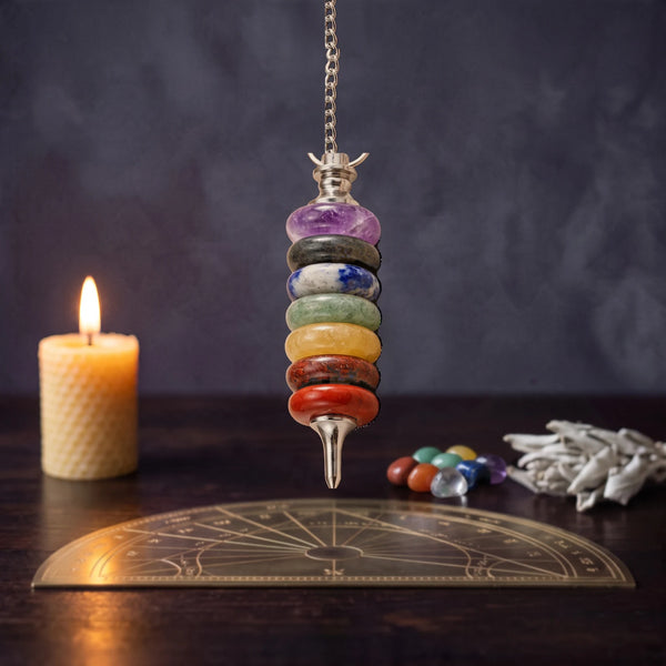 Pendule divinatoire 7 chakras à donuts de pierres naturelles empilés, lueur de bougie