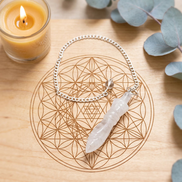 Pendule blanc transparent de Thot en cristal de roche