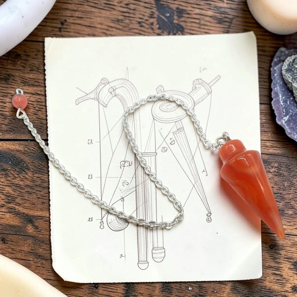 Pendule de voyance en cornaline