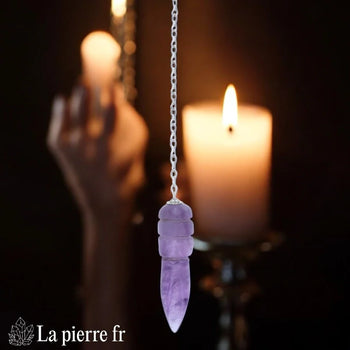 Pendule égyptien en pierre naturelle, création La Pierre FR inspirée de la tradition ésotérique, symbole d’équilibre et de protection.