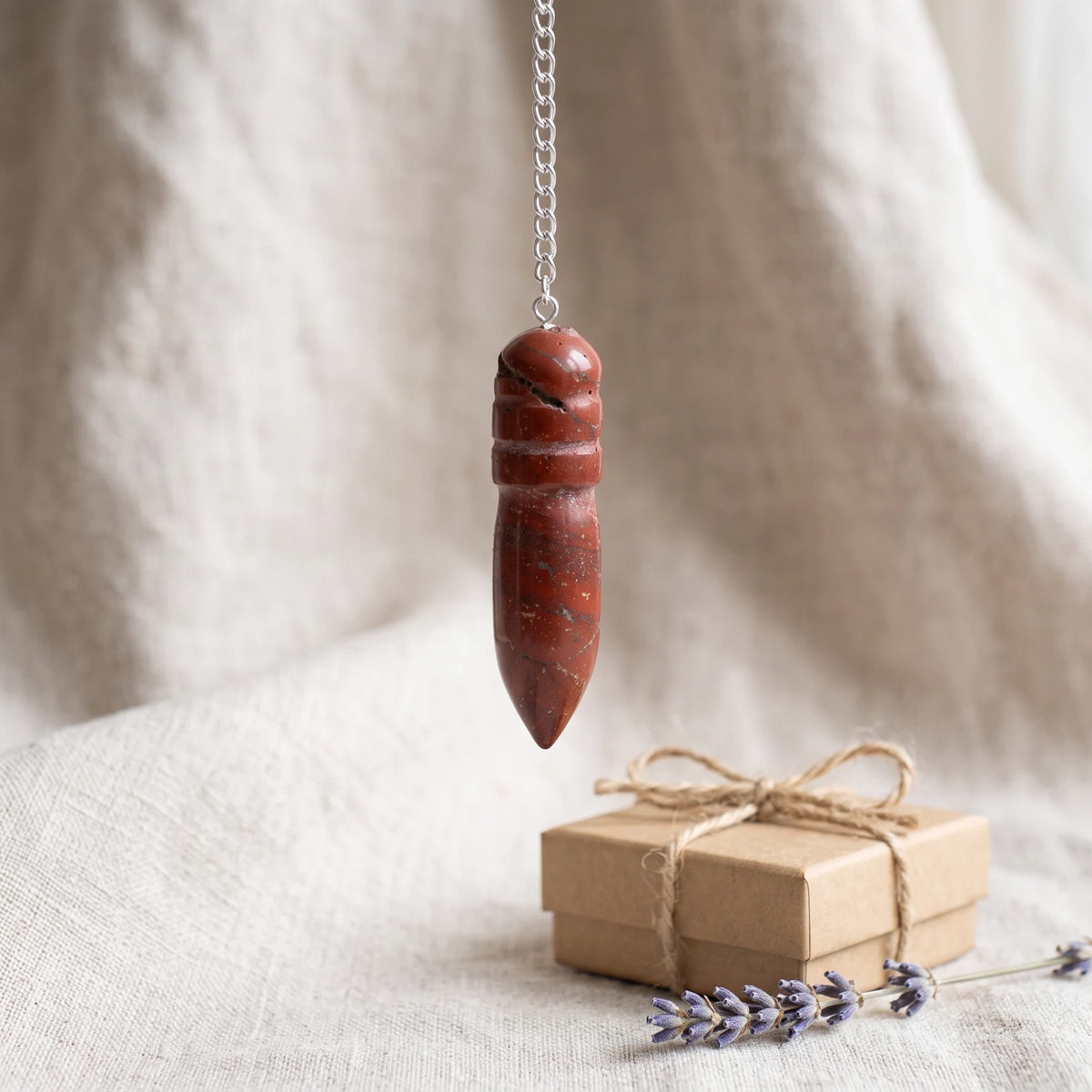 Pendule égyptien en jaspe rouge, idée cadeau pour homme