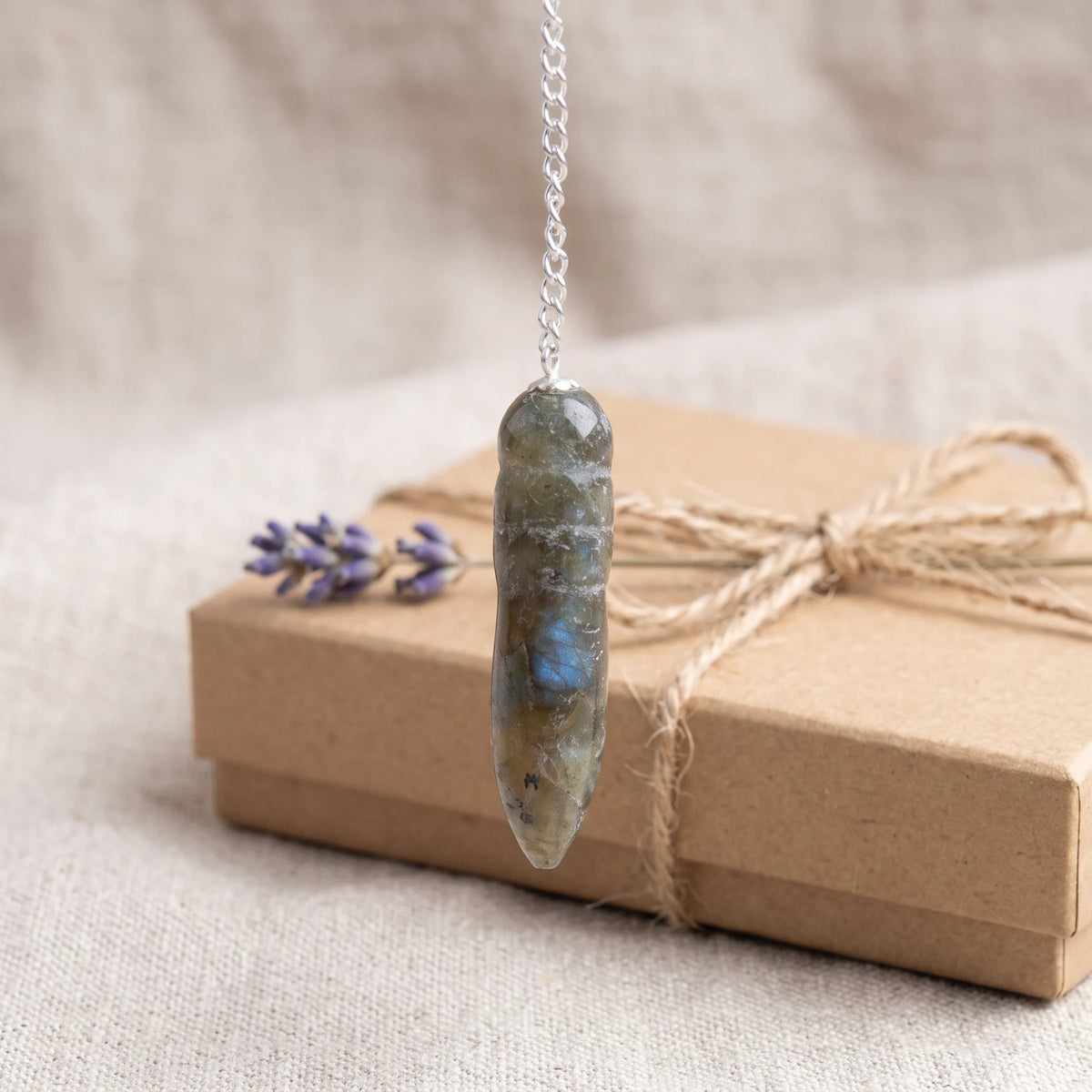 Pendule égyptien en labradorite, idée cadeau pour femme
