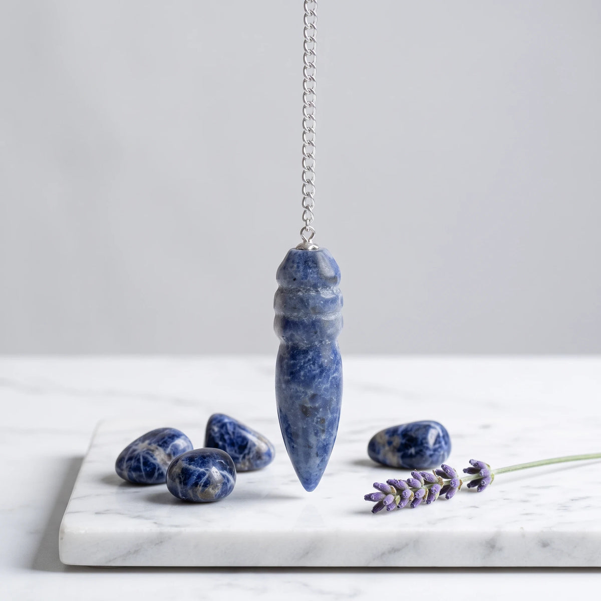 Pendule égyptien en sodalite, pierre naturelle de communication et de calme