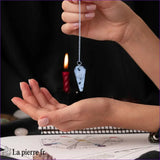 Pendule en pierre de lune 100 % naturel avec chaînette argentée, idéal pour la radiesthésie, la divination et l'équilibre énergétique. La Pierre Fr