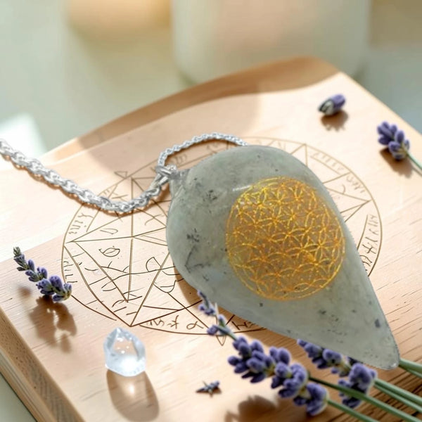 Pendule en labradorite gravé Fleur de Vie