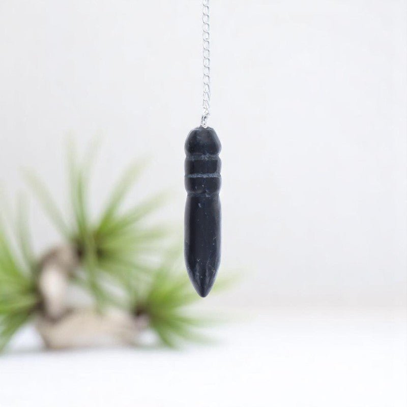 Détail de la pierre de Shungite authentique du Pendule Égyptien (Shungite)