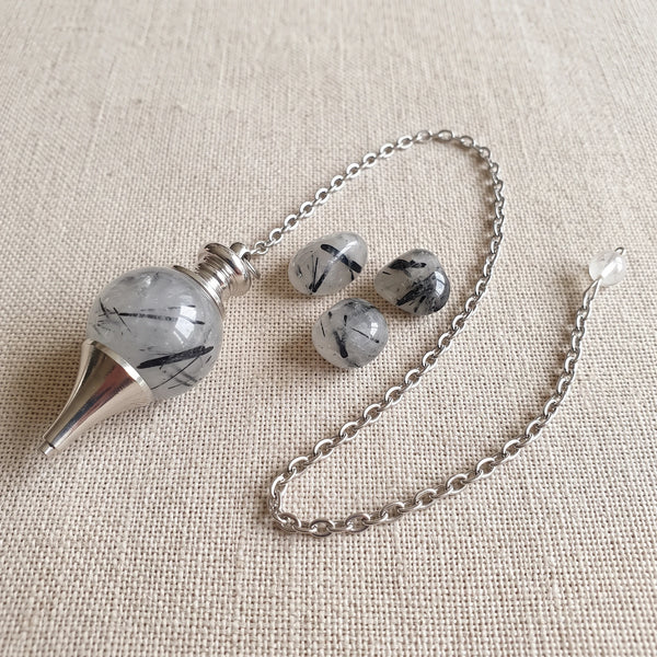 Pendule séphoroton en quartz tourmaline, pierre naturelle véritable avec sa chaînette argentée et sa perle
