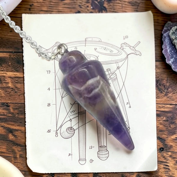Pendule violet en améthyste, forme goutte