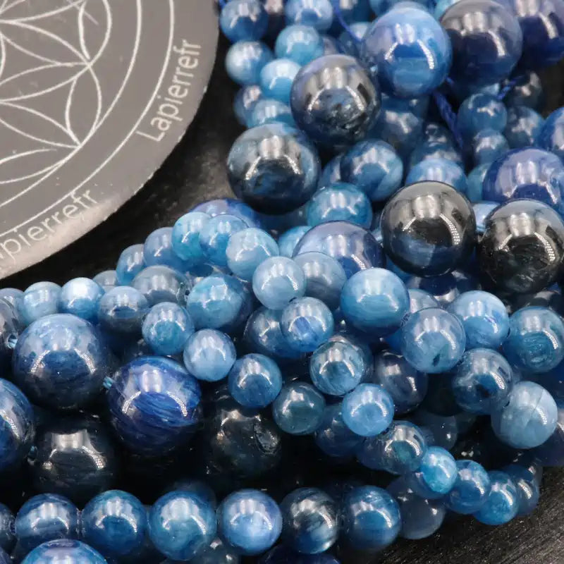 Perle cyanite 6 mm pour un bracelet fin bleu