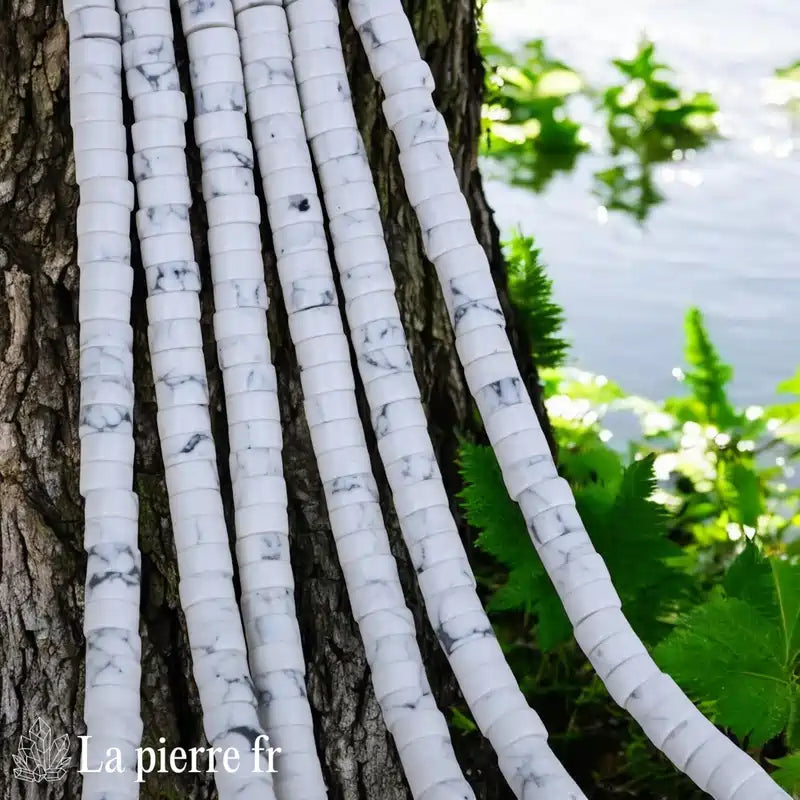 Howlite : Perles en pierre naturelle ronde et plate 4mm "Heishi" – Fil de 36cm, idéal pour la création de bijoux