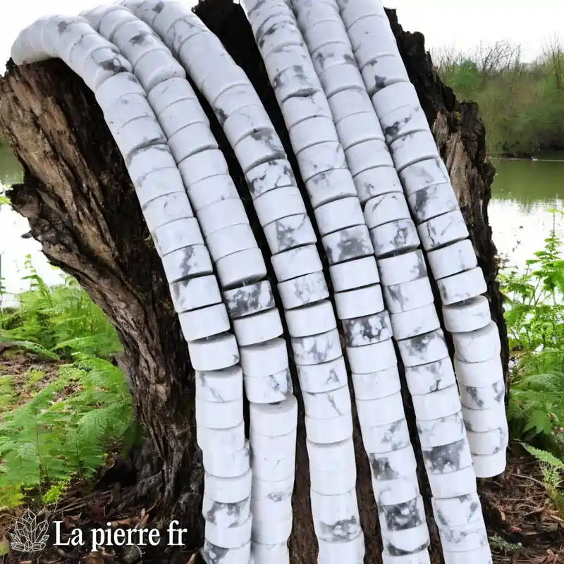 Howlite blanche : Perles en pierre naturelle ronde et plate 6mm "Heishi" – Fil de 36cm, idéal pour la création de bijoux