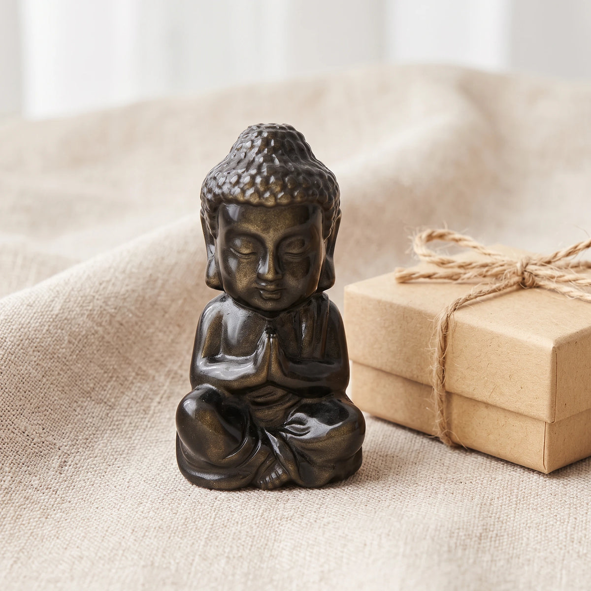 Petit Bouddha en pierre obsidienne, idée cadeau avec sa boîte