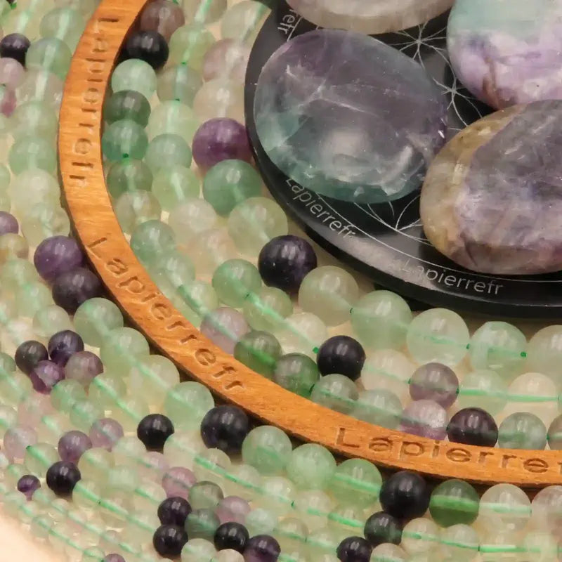 Petite perle en pierre naturelle de fluorine pour bijoux fins