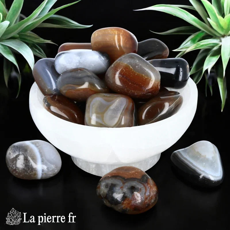 pierres roulées en Agate naturelle, pierre de lithothérapie favorisant la stabilité, l'ancrage et la clarté mentale. Idéale pour apaiser les émotions et renforcer la confiance.