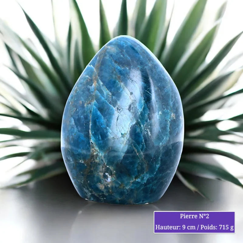 Détail de la pierre d'Apatite Bleue en forme libre, pierre naturelle bleue