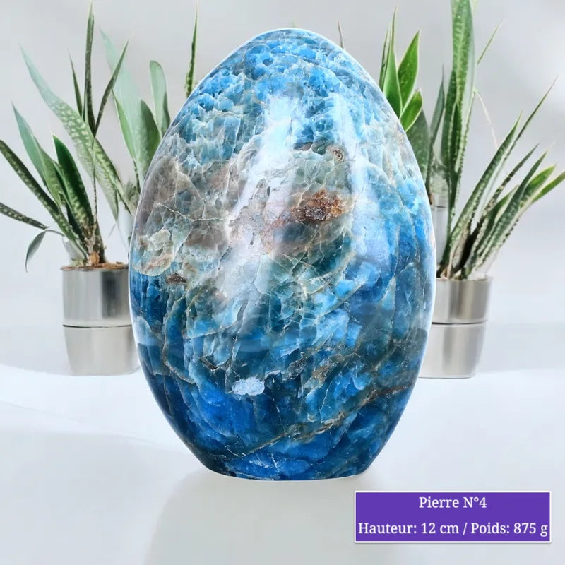 Vue de la pierre d'Apatite Bleue de forme libre, pierre naturelle pour le bien-être