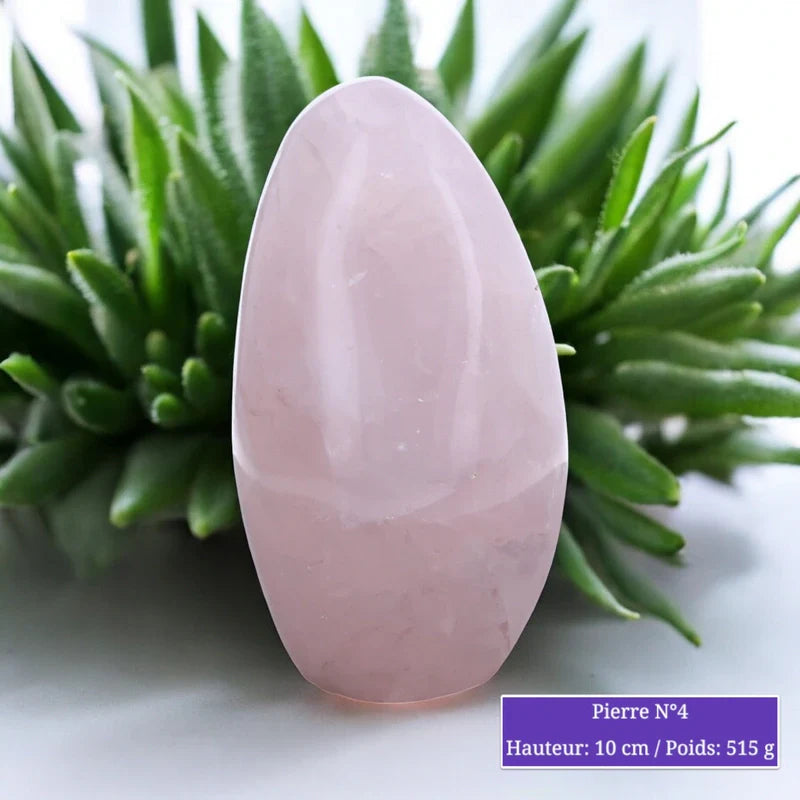 Vue du Quartz Rose de forme libre, pierre naturelle de sérénité pour le bien-être