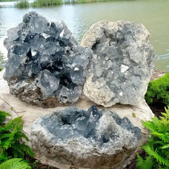 Magnifique géode de Célestite bleue de Madagascar (pierre des Anges)