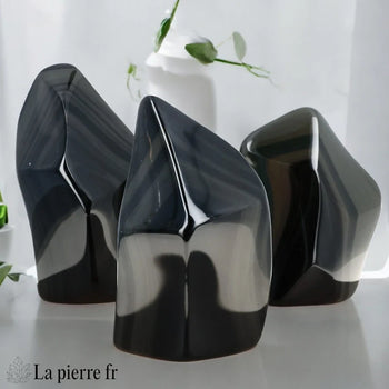 Pierre obsidienne œil céleste en forme flamme – La Pierre FR, pierre naturelle de protection et d’ancrage en lithothérapie.