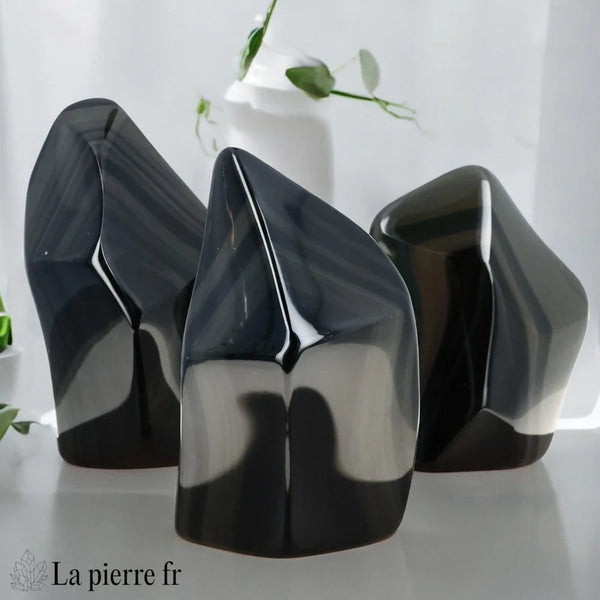 Pierre obsidienne œil céleste en forme flamme – La Pierre FR, pierre naturelle de protection et d’ancrage en lithothérapie.