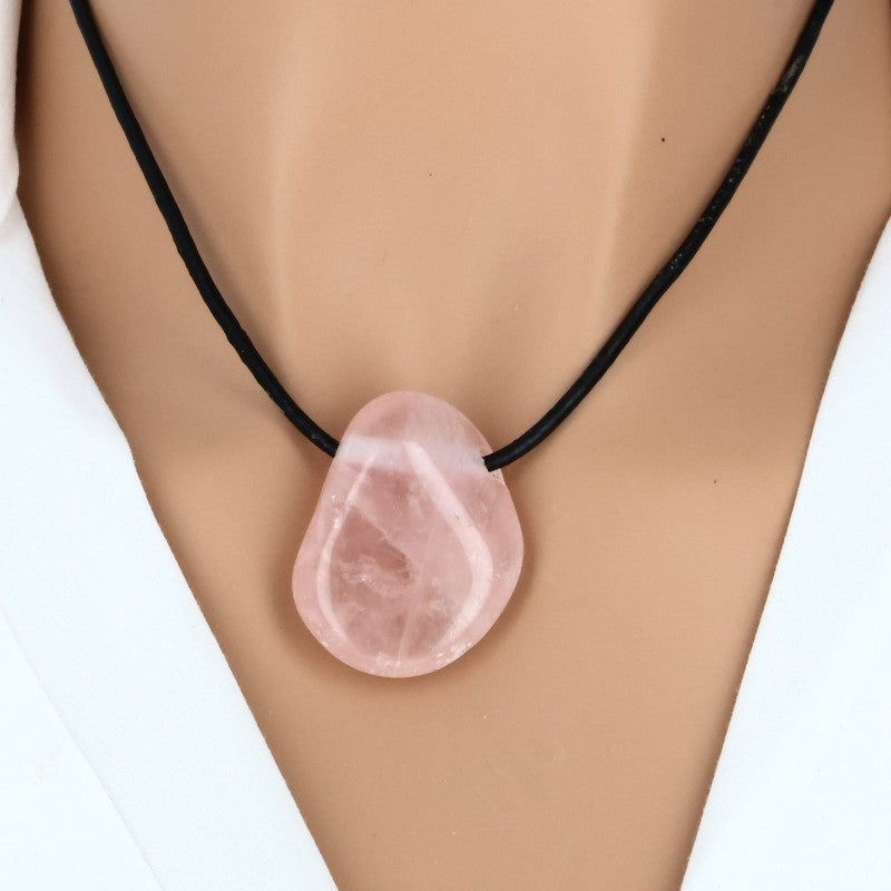 Pierre roulée percée en quartz rose